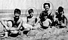 En la playa, con su familia