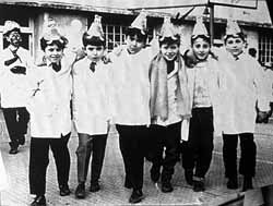 con
companeros de escuela