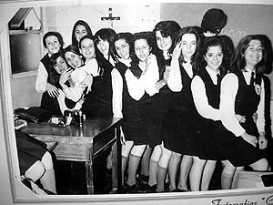 Susana Moras con sus compa&ntilde;eras del secundario