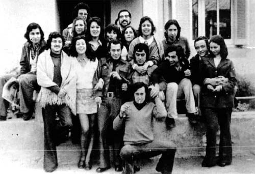 Con otros estudiantes de periodismo