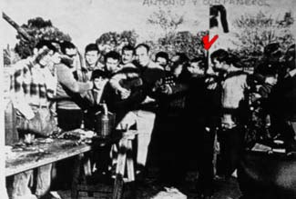 Con sus companeros de trabajo