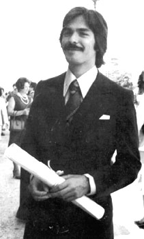 Con su diploma de abogado