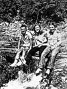 Mauricio con dos personas