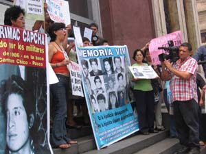 Acto contra el fiscal Mario Gonz&aacute;les